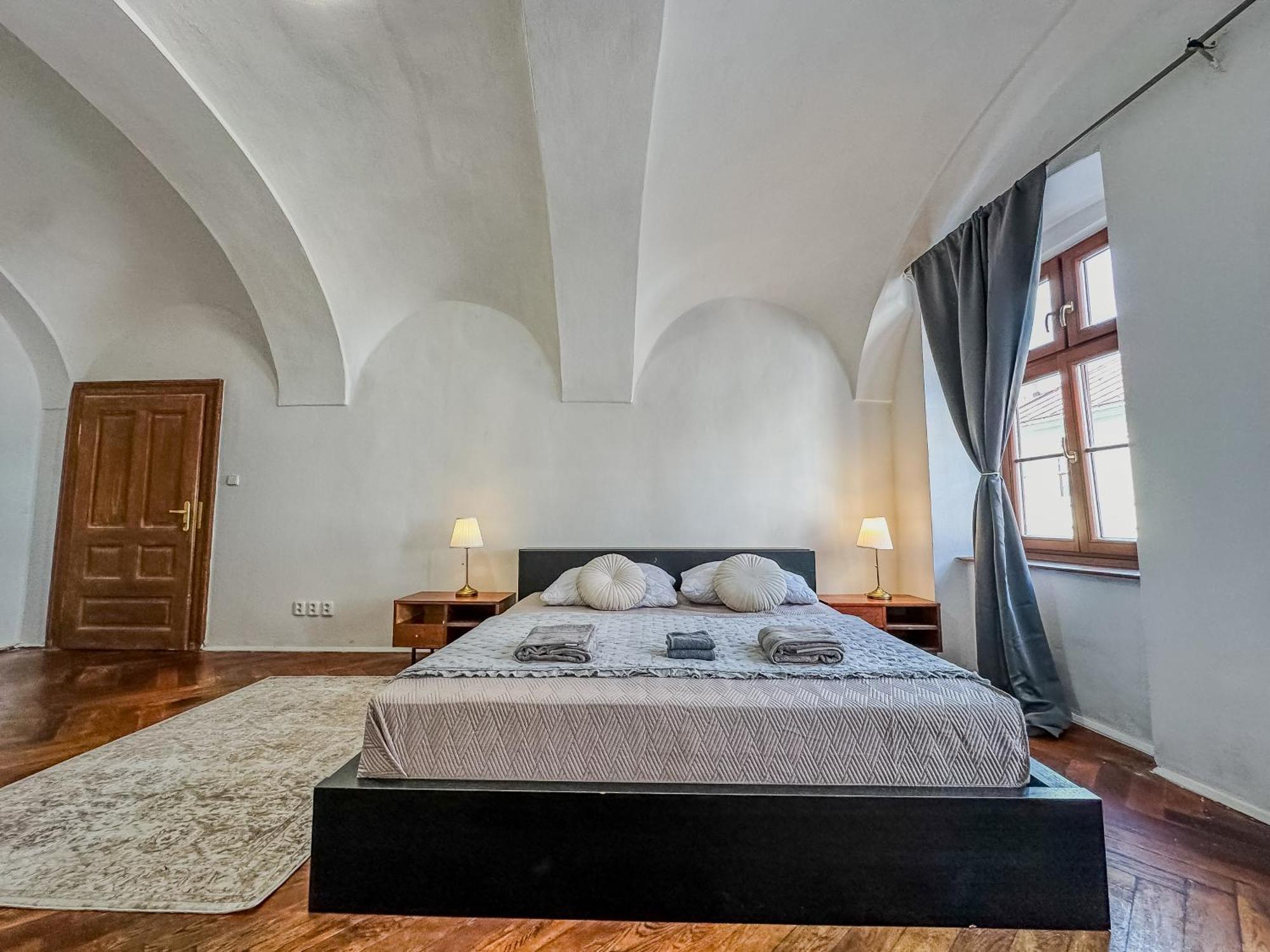 Old Town Apt. A/C And Parking Банска бистрица Екстериор снимка