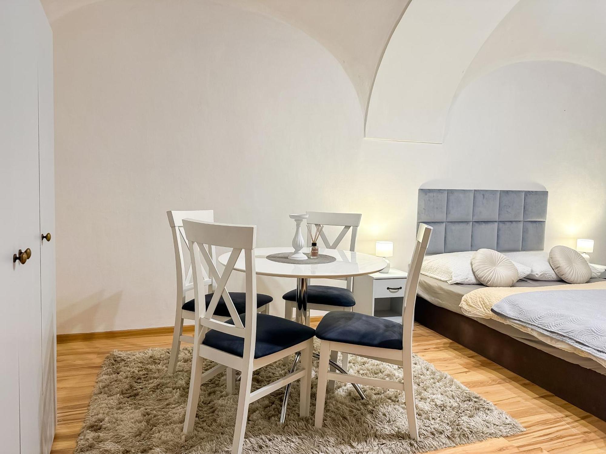 Old Town Apt. A/C And Parking Банска бистрица Екстериор снимка